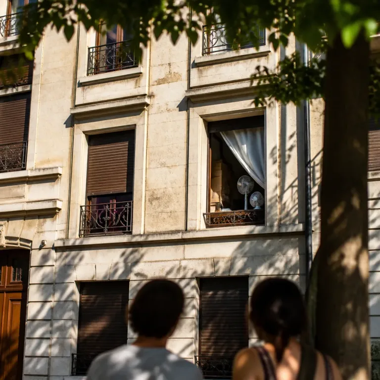 La canicule redessine les priorités : la résistance à la chaleur devient un critère immobilier majeur