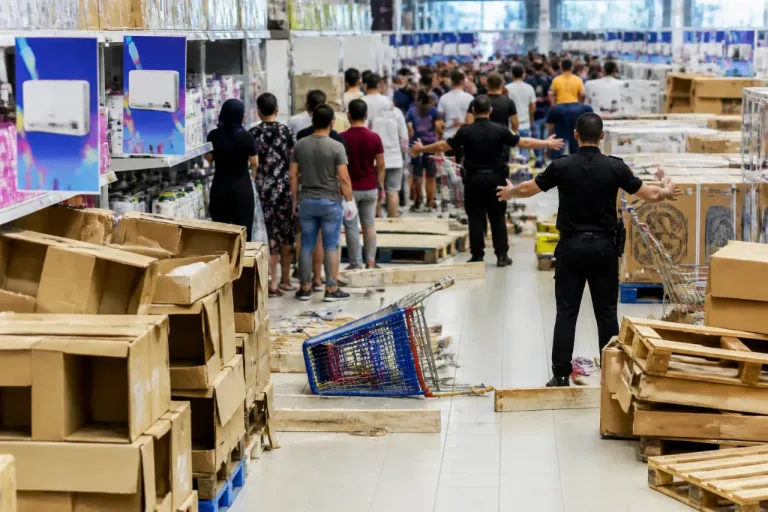 Scènes de chaos pour des climatiseurs à bas prix : la polémique s’invite jusqu’à la DGCCRF